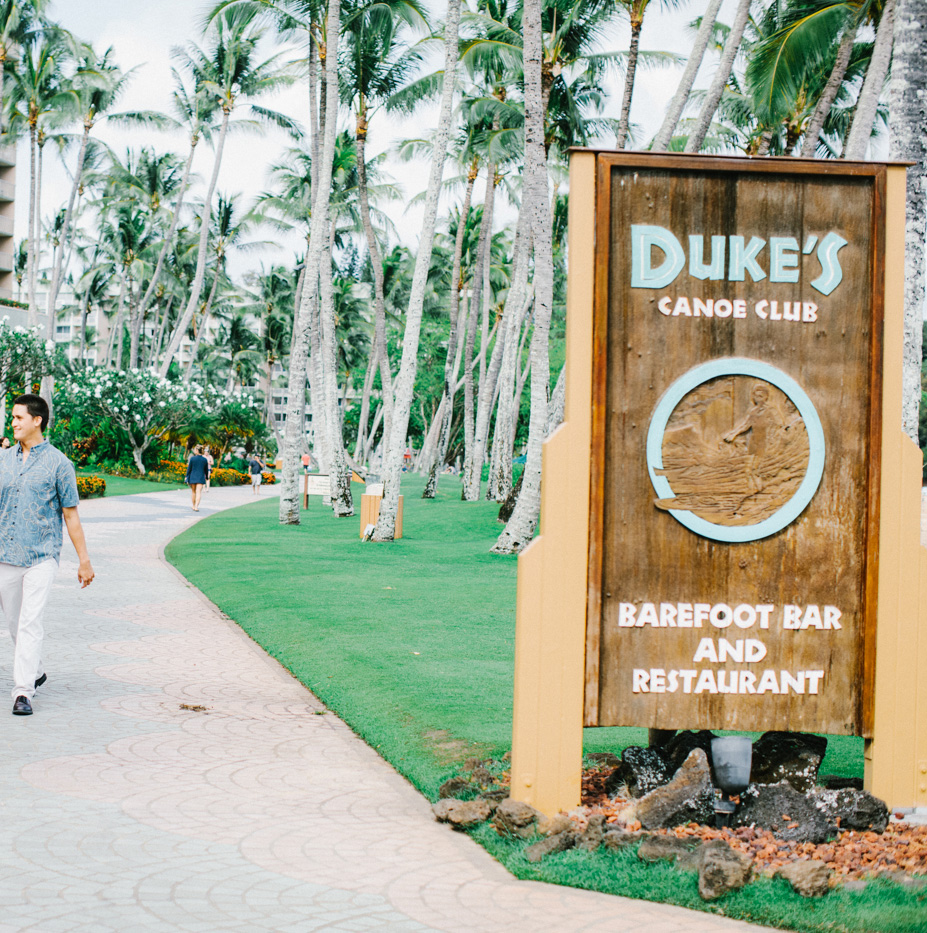 Dukes barefoot bar sign